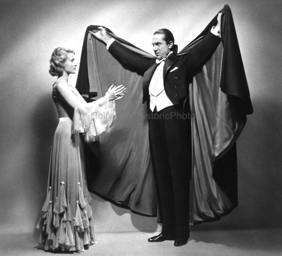 Dracula 1931 5 Chandler and Lugosi.jpg